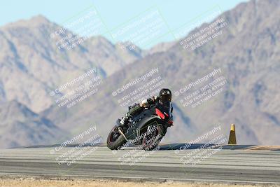 media/Dec-01-2025-Moto Forza (Mon) [[2daa91e15f]]/3-Beginner Group/Session 4 Turn 9/